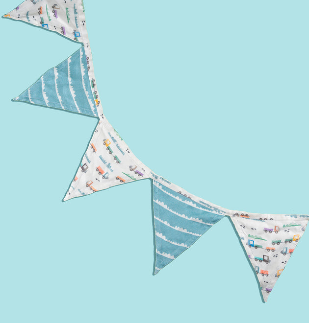 Cot Bunting- Traffic Jam